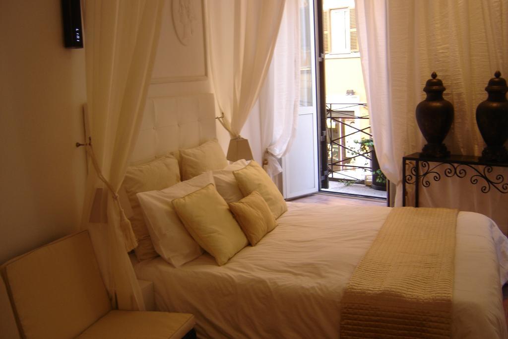 Domus Borgognona Hotel Rome