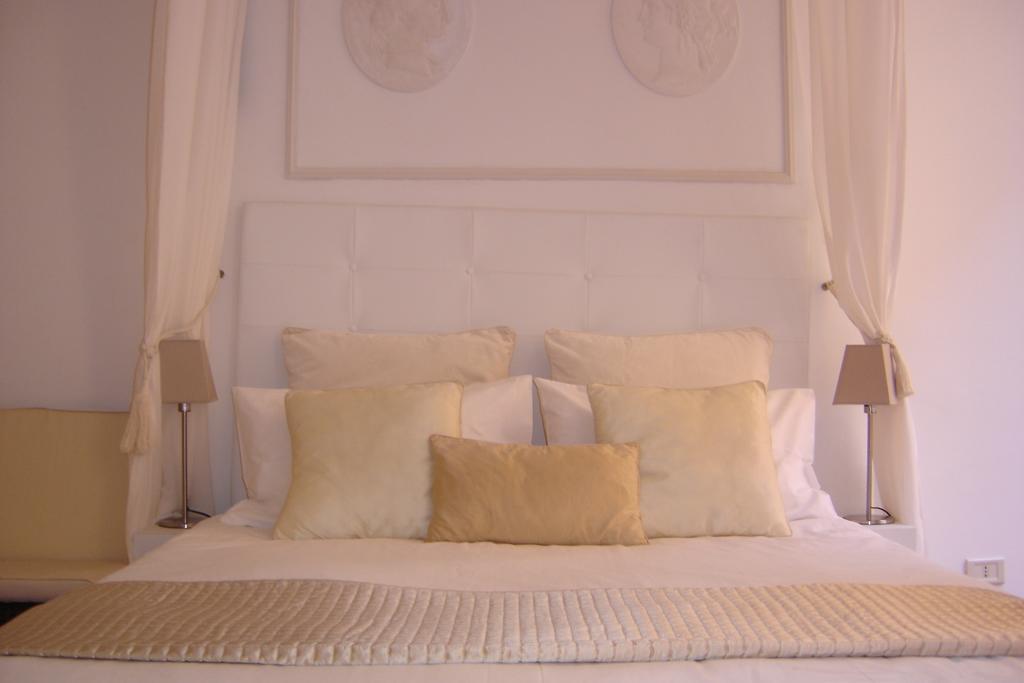 Domus Borgognona Hotel Rome