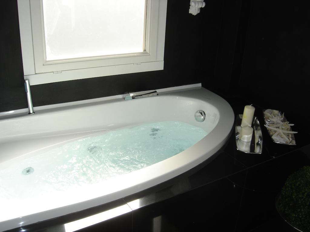 Hotel Domus Borgognona Rome