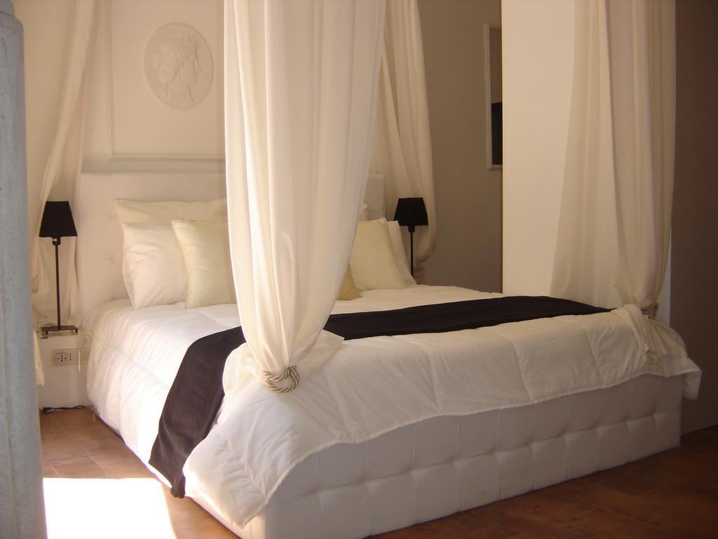 Domus Borgognona Hotel Rome