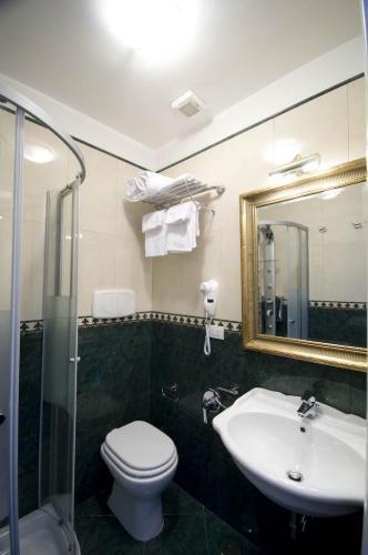 Hotel Domus Borgognona 2*