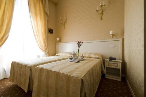 Hotel Domus Borgognona Rome