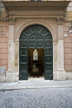 Domus Borgognona Hotel Roma