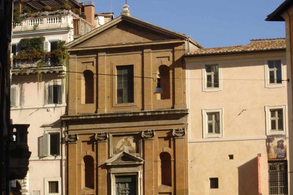 Hotel Domus Borgognona 2*