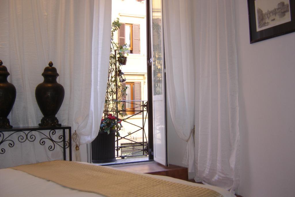 Hotel Domus Borgognona
